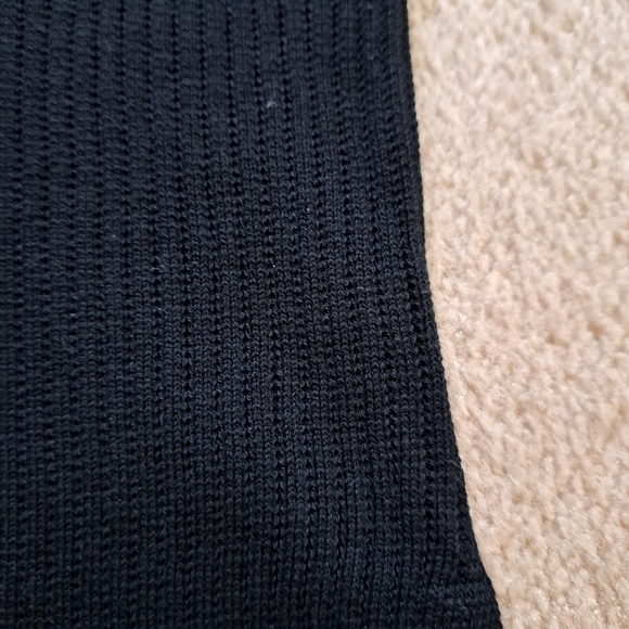 New! Elle Ribbed Knit Sweater Women's Size Medium Black V-neck Top - Picture 9 of 11